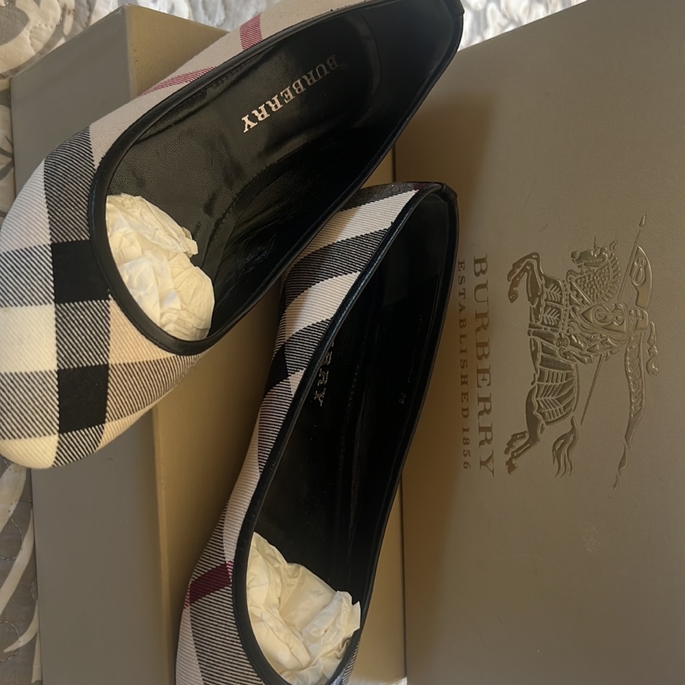 BURBERRY flats - Picture 2 of 6
